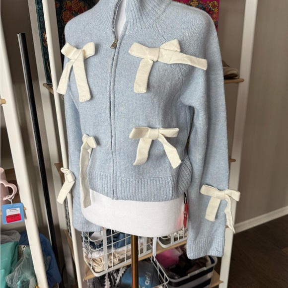 Cider Blue Sweater with Cream Bows NWT Size L - Picture 4 of 7